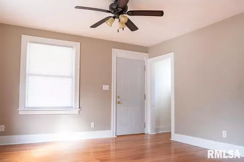 Entry Way - 1316 W Lawrence Ave, Springfield, IL 62704 photo 1 of 4