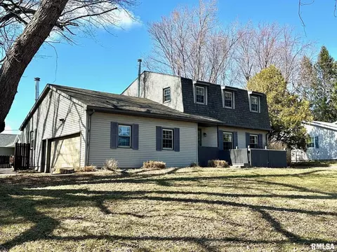 1613 Sandusky Rd, Jacksonville, IL 62650