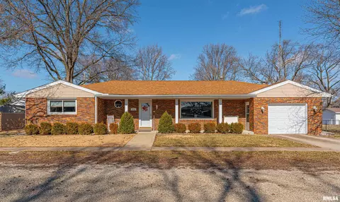 138 E Lincoln St, Greenview, IL 62642
