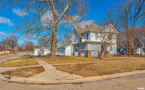 504 E Pine St, Mason City, IL 62664