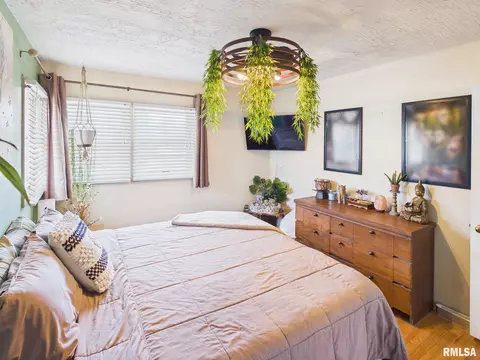 Bedroom - 29 N Oxford Rd, Springfield, IL 62702 photo 5 of 7