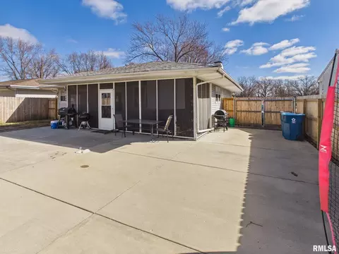 Exterior - 29 N Oxford Rd, Springfield, IL 62702 photo 4 of 5