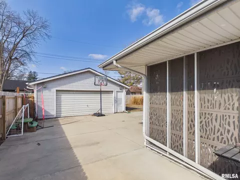 Exterior - 29 N Oxford Rd, Springfield, IL 62702 photo 5 of 5