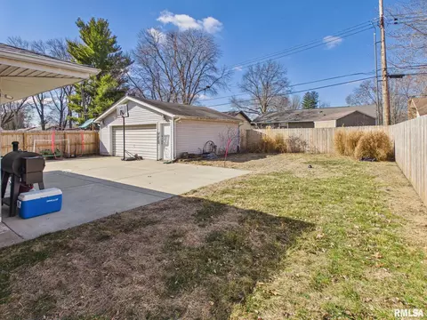 Exterior - 29 N Oxford Rd, Springfield, IL 62702 photo 3 of 5