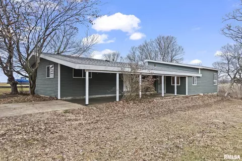 636 Linden Pt, Petersburg, IL 62675