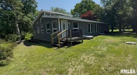 636 Linden Pt, Petersburg, IL 62675