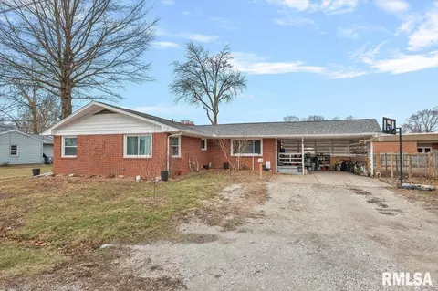 412 Park Ave, Auburn, IL 62615
