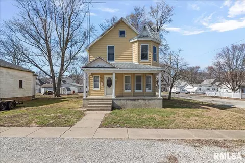 600 Sanford Ave, Nokomis, IL 62075