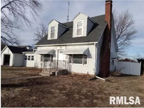 101 W Oak St, Broadwell, IL 62634