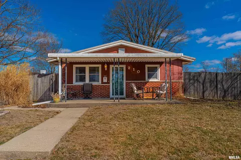 210 Willard Ave, Lincoln, IL 62656