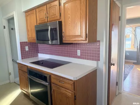 Kitchen - 3518 Sheffield Rd, Springfield, IL 62703 photo 2 of 2
