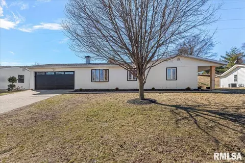 11 Birch Lake Dr, Sherman, IL 62684