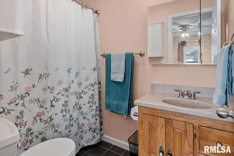 Bath - 3100 Angelo St, Springfield, IL 62707 photo 1 of 2