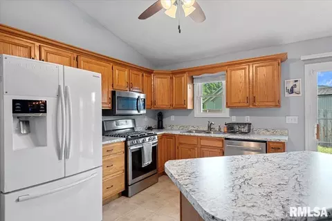 Kitchen - 3100 Angelo St, Springfield, IL 62707 photo 2 of 3