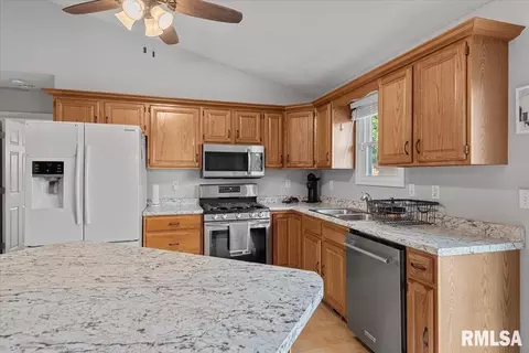 Kitchen - 3100 Angelo St, Springfield, IL 62707 photo 1 of 3