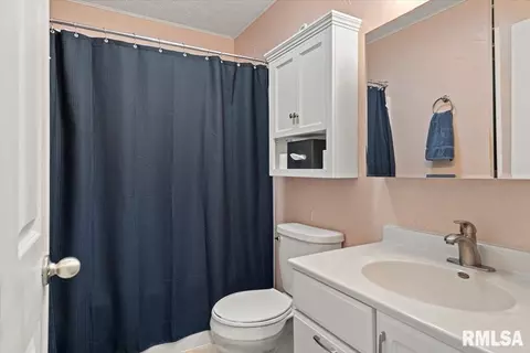 Bath - 3100 Angelo St, Springfield, IL 62707 photo 2 of 2