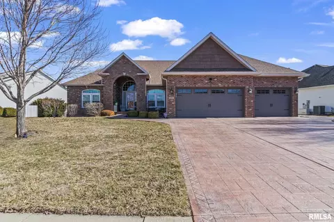 6600 Carlisle Bend St, Springfield, IL 62711