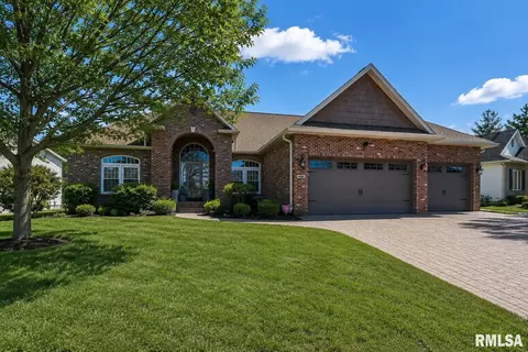 6600 Carlisle Bend St, Springfield, IL 62711