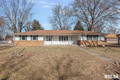 646 W Van Buren St, Greenview, IL 62642