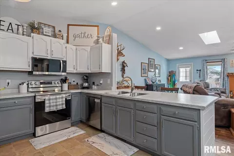 Kitchen - 6214 Hayley Ct, Springfield, IL 62712 photo 2 of 2