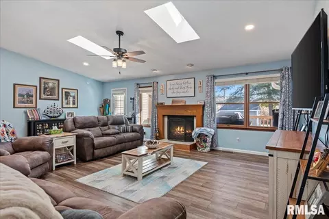 Living - 6214 Hayley Ct, Springfield, IL 62712 photo 2 of 2