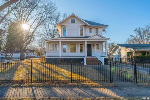 703 N Union St, Lincoln, IL 62656