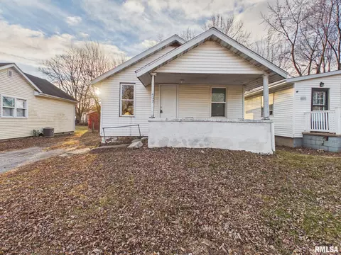 409 N Madison St, Lincoln, IL 62656