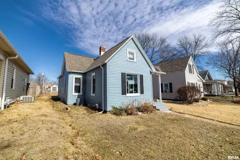 1633 Spruce St, Quincy, IL 62301