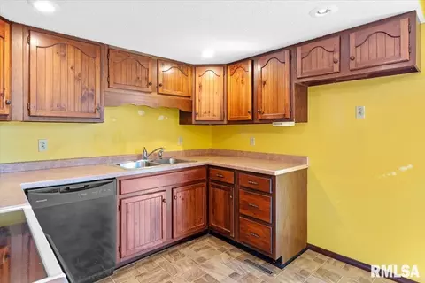 Kitchen - 7 Centennial Ave, Franklin, IL 62638 photo 4 of 4