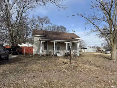 315 N 4th St, Oquawka, IL 61469