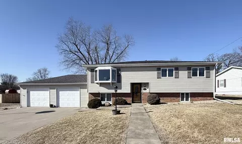1538 Oriole Dr, Galesburg, IL 61401