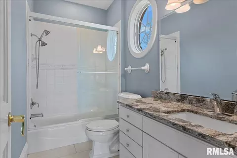 Bath - 3609 Melissa Dr, Springfield, IL 62711 photo 5 of 8