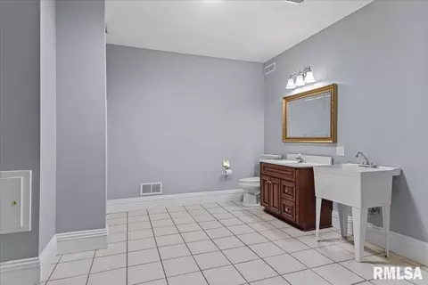 Bath - 3609 Melissa Dr, Springfield, IL 62711 photo 8 of 8