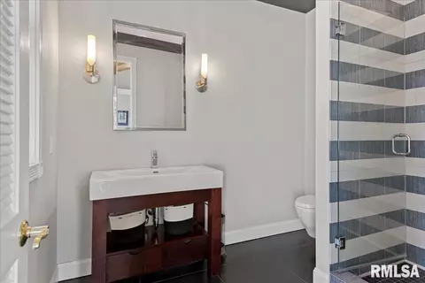 Bath - 3609 Melissa Dr, Springfield, IL 62711 photo 1 of 8