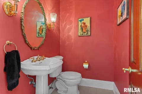Bath - 3609 Melissa Dr, Springfield, IL 62711 photo 2 of 8