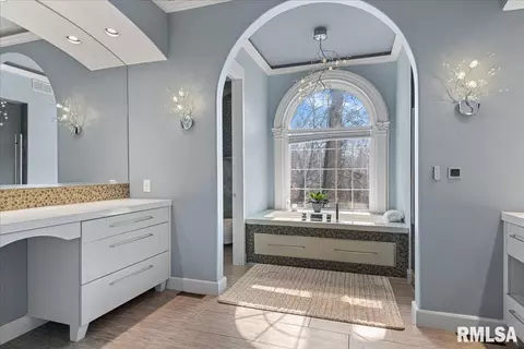 Bath - 3609 Melissa Dr, Springfield, IL 62711 photo 3 of 8