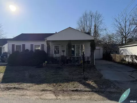 1 Prairie Lane Ct, Springfield, IL 62704