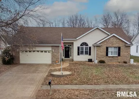 4328 Woodglen Ln, Mount Vernon, IL 62864
