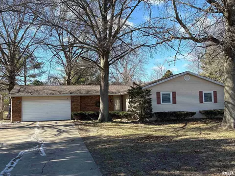 3513 S Cherokee St, Taylorville, IL 62568