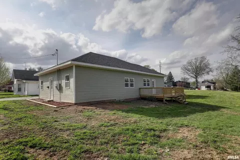 143 E Clinton St, Rushville, IL 62681