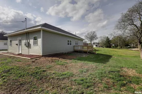 143 E Clinton St, Rushville, IL 62681