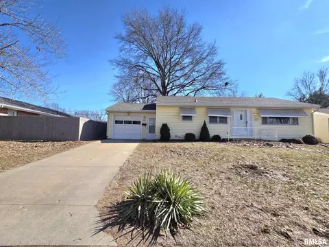 836 Santa Maria Dr, Quincy, IL 62301