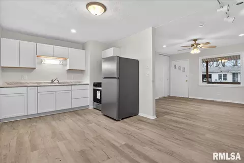1848 Honeysuckle Ct, Springfield, IL 62703 photo 8