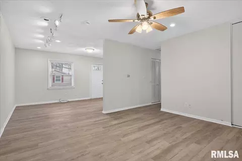 1848 Honeysuckle Ct, Springfield, IL 62703 photo 5