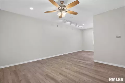 1848 Honeysuckle Ct, Springfield, IL 62703 photo 4
