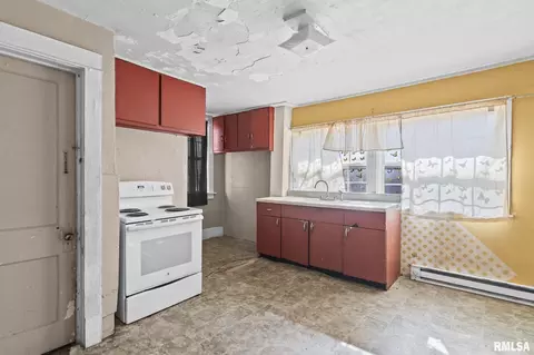 Kitchen - 2160 S 14th St, Springfield, IL 62703 photo 2 of 2