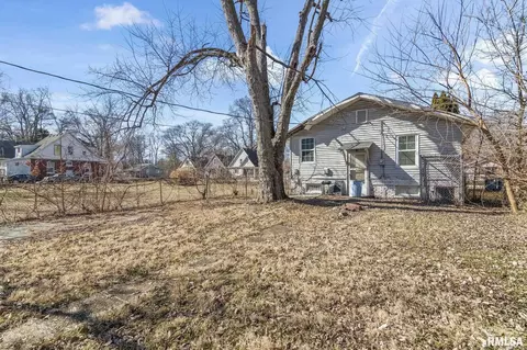 Exterior - 2160 S 14th St, Springfield, IL 62703 photo 2 of 4