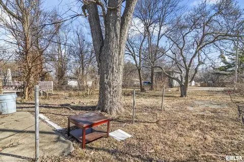 Exterior - 2160 S 14th St, Springfield, IL 62703 photo 3 of 4
