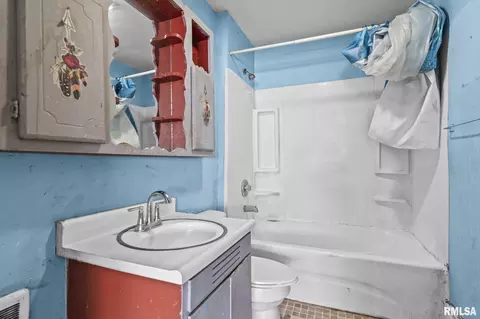 Bath - 2160 S 14th St, Springfield, IL 62703 photo 1 of 1