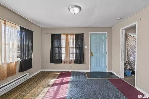 Entry Way - 2160 S 14th St, Springfield, IL 62703 photo 1 of 6